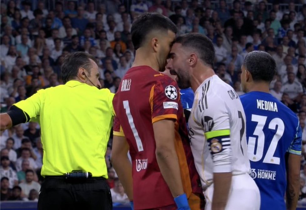 chacbas's tweet image. Tremendo cómo Negreira empuja la cabeza de Carvajal para que impacte con Rulli.
@_Futbolero_ 
@Somhiseremfcb