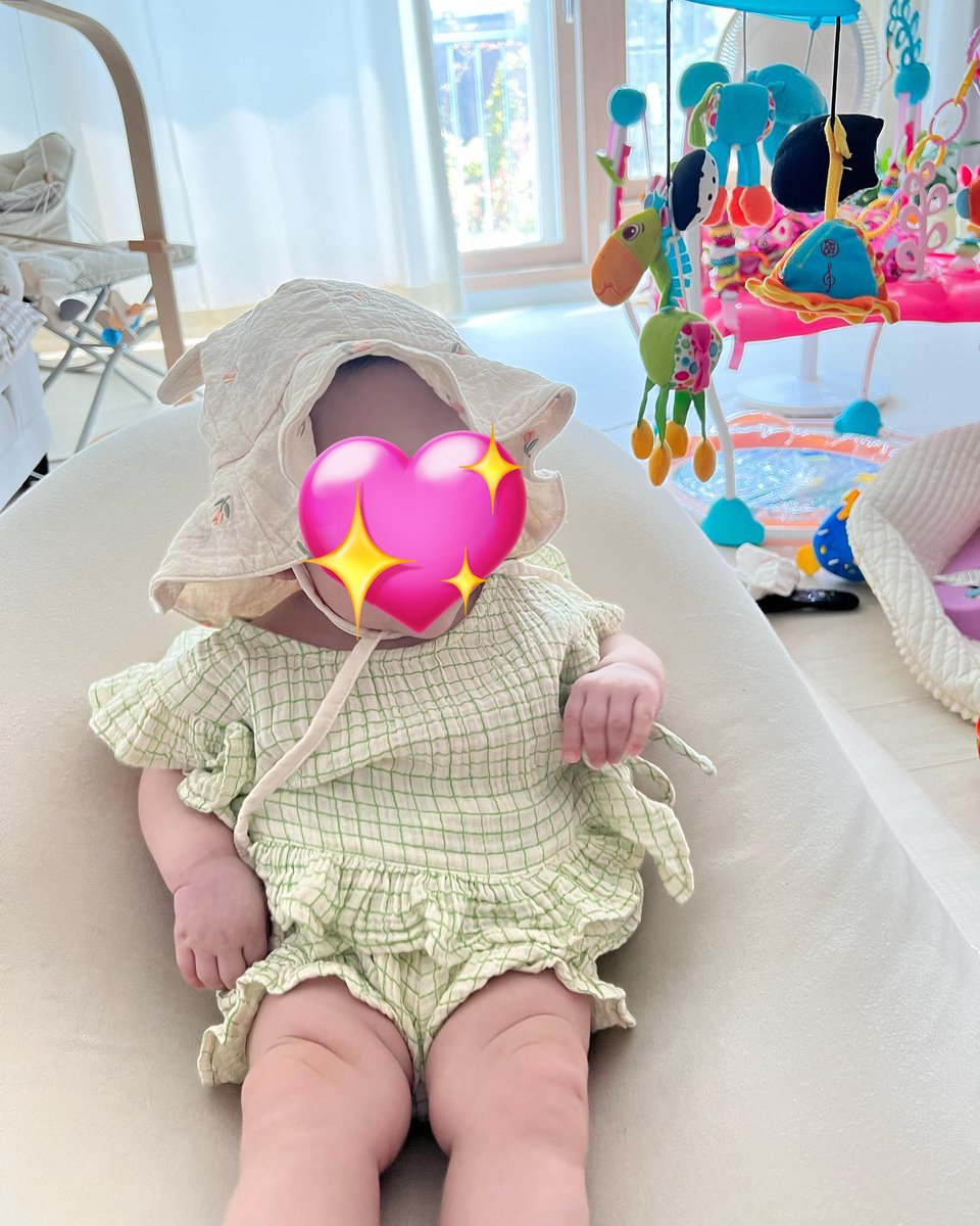 falei que só ia se meus filhos fossem comigo e resultado: tá eles e a babá me esperando na salinha 💞