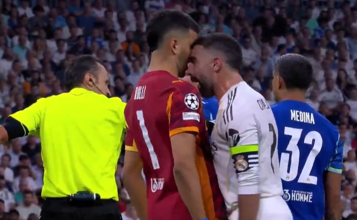 BeSoccer on X: "💥 ¡Se queda con 10 el Madrid! 🟥 Expulsión de Dani Carvajal  por encararse y darle un cabezazo a Rulli 📺 El árbitro fue a revisarlo al  VAR https://t.co/1Sbm8XlmbE" /