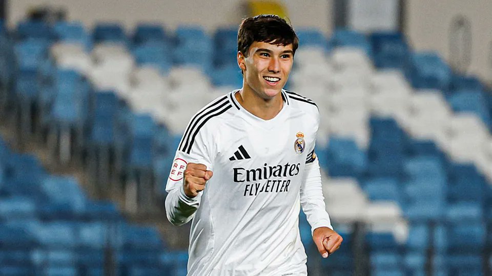 Alguien ha vuelto a ver a este??

Nos vendieron que era el nuevo 9 de la Selección y ya es el nuevo Vallejo 😂😂