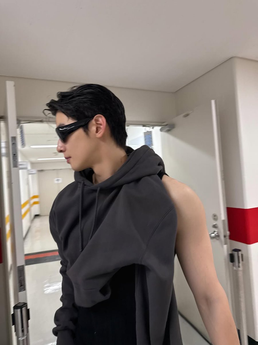 melwascharmed's tweet image. 😎🖤 #차은우