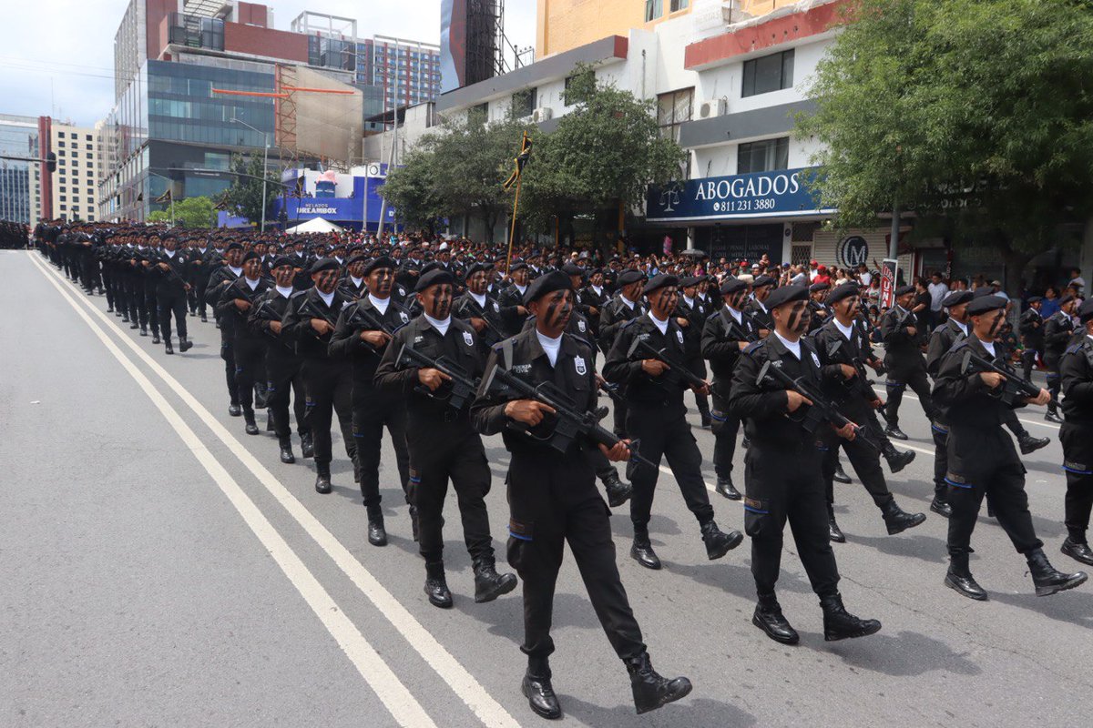 ucsmx's tweet photo. Hoy la #UCS se hizo presente en el Gran Desfile de Independencia 2025 🇲🇽.
Con energía y disciplina, nuestras y nuestros cadetes portaron con orgullo el nombre de la Universidad de Ciencias de la Seguridad.
#OrgulloUCS #LaFuerzaDeLaEducación https://t.co/Iu3daiJm6Y