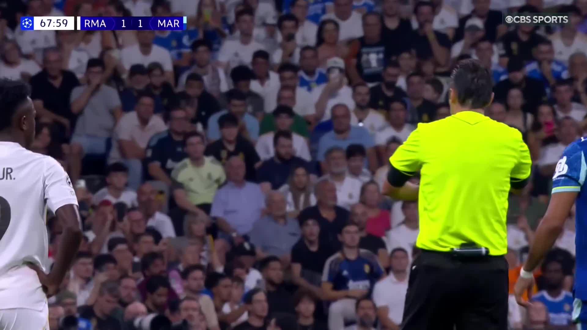 Dani Carvajal sees a straight red for a headbutt on Marseille keeper Gerónimo Rulli 🟥😰