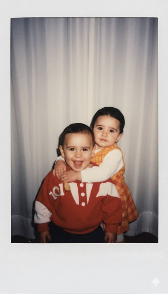 sevgilimle birbirimizin kücüklüklerine sarılıyoruz, sonra onlar birbirlerine sarılıyo 💖🥹