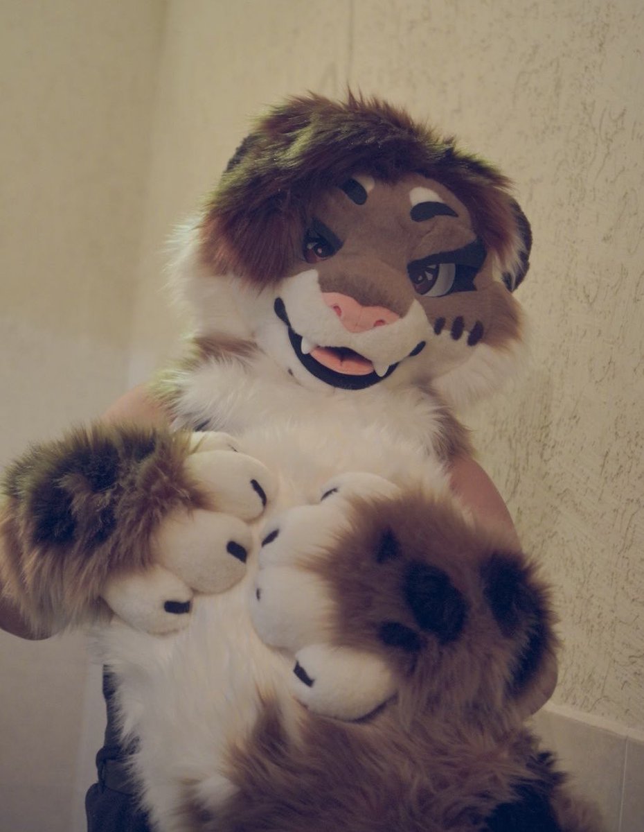 Soft paws and big tail, I need to get better pics of her !! This one is done and already on her way home 💕
Loved to make her 🫧💕💕💕