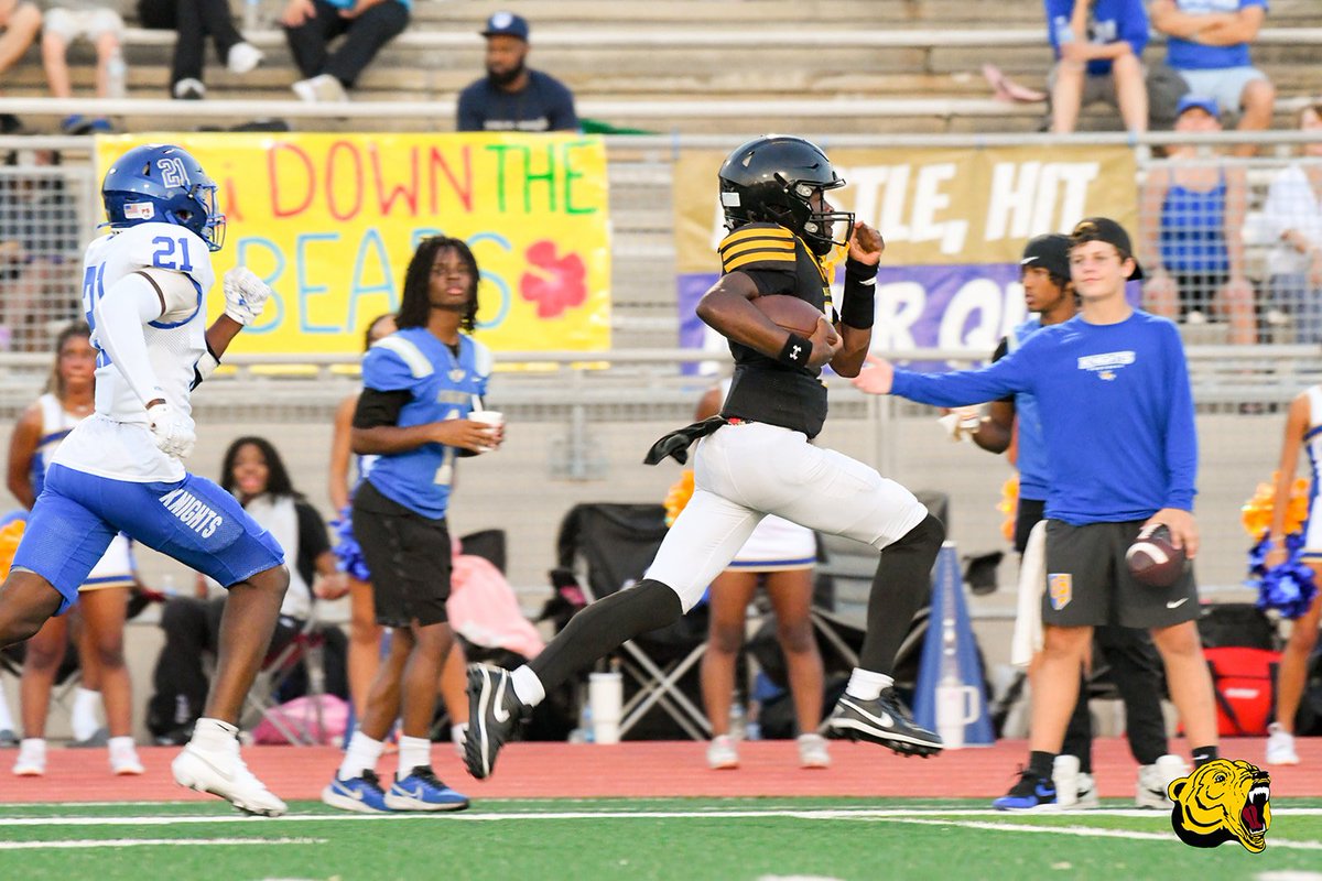 AliefHastingsFB's tweet photo. More photos from the game 9/11/25 #ItsFREE #Alief #FightingBears https://t.co/bzrQTE4Gav