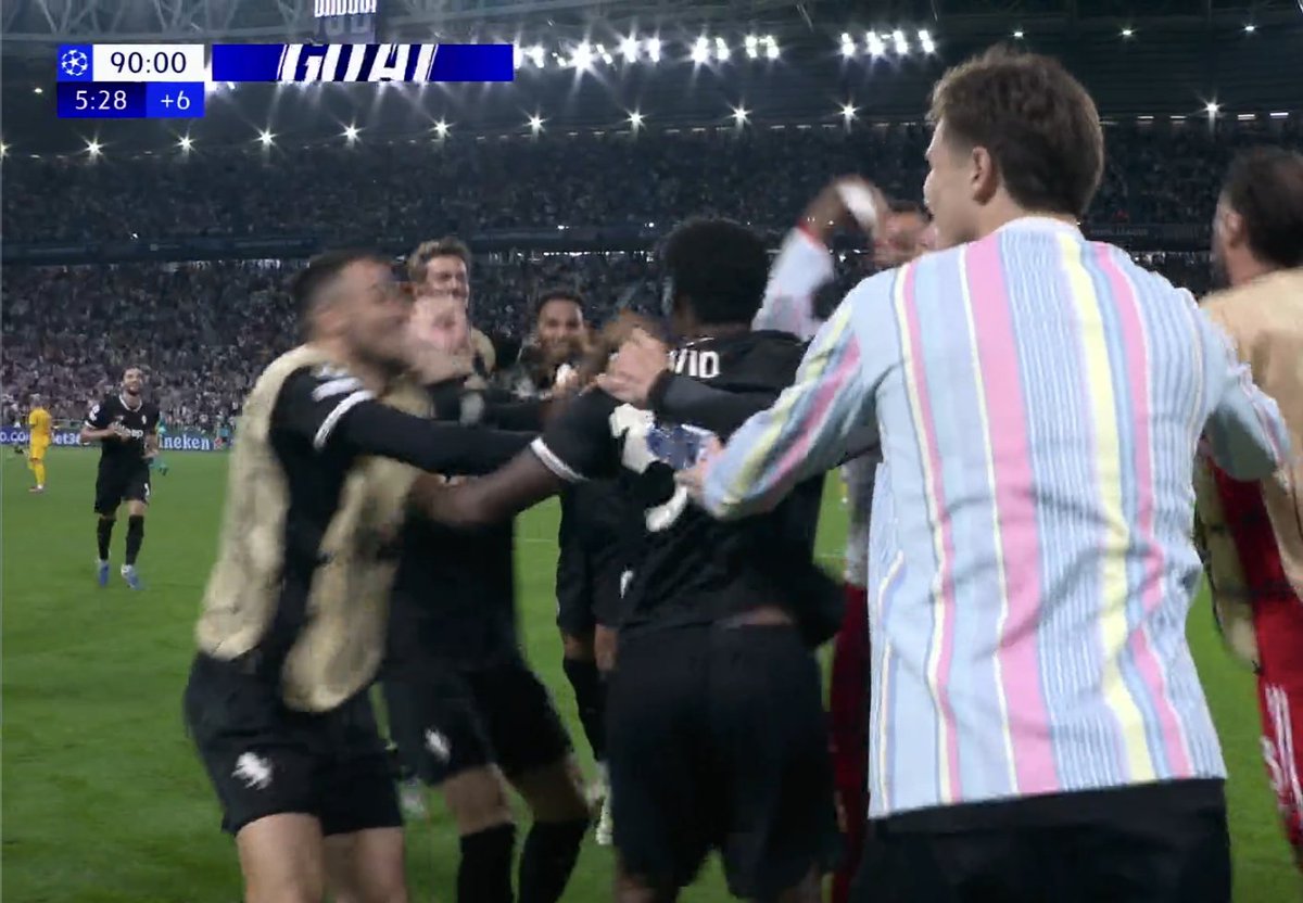TouchlineX's tweet photo. 4-4 Juventus.

THEY HAVE BOTTLED IT !!!!!!!!!!!!!!!!!!!!! BORUSSIA DORTMUND HAVE F*CKING BOTTLED IT ONCE AGAIN !!!!!!!!!!!!!!!!!!!!!!!!!!!!!!!!!!!!!!!!!!! THIS MATCH IS AN ABSOLUTE ALL TIMER !!!!!!!!!!!!!!!!!!!!!!!!!!!!!!!! https://t.co/HpoMdGLgmM