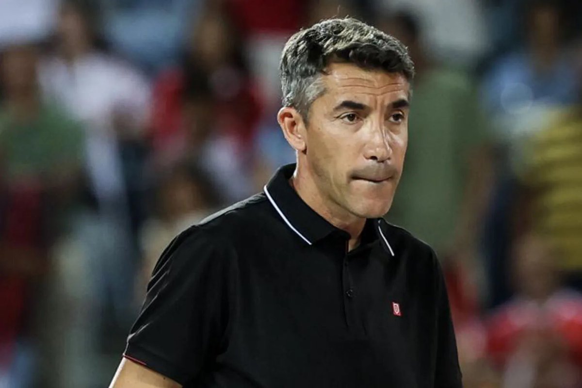 Isto não é o Benfica, não jogamos nada…

Com uma equipa milionária, jogadores com qualidade e um plantel construído por ti, devias fazer muito mais Bruno Lage.

O teu tempo acabou, tu e o Rui Costa destruíram o nosso Benfica.