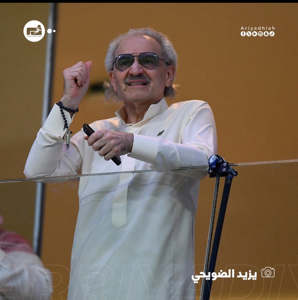 فخر الهلال ورمزه
<a href="/Alwaleed_Talal/">الوليد بن طلال</a> 
الله يطول في عمرك 💙💙