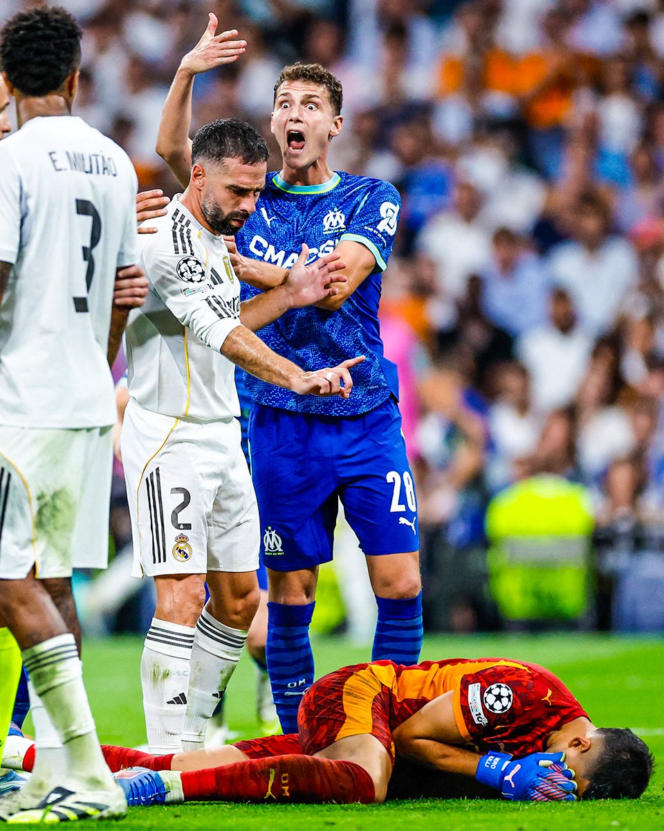 brfootball's tweet photo. Dani Carvajal came on to replace Trent Alexander-Arnold after he got injured...

...then Carvajal got himself sent off 🫢 https://t.co/sbooJQ5YVp