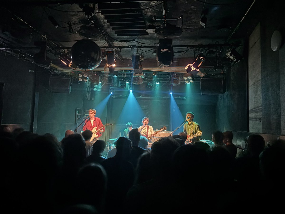 Zo’n avond waarin je je even in zo’n Engels concertzaaltje waant. Zo’n 140 man binnen, ramvol en dan een geweldige band.

Zo’n avond was vanavond in ACU in Utrecht met <a href="/westsidecowboyy/">westsidecowboy</a>! Het was geweldig 😍