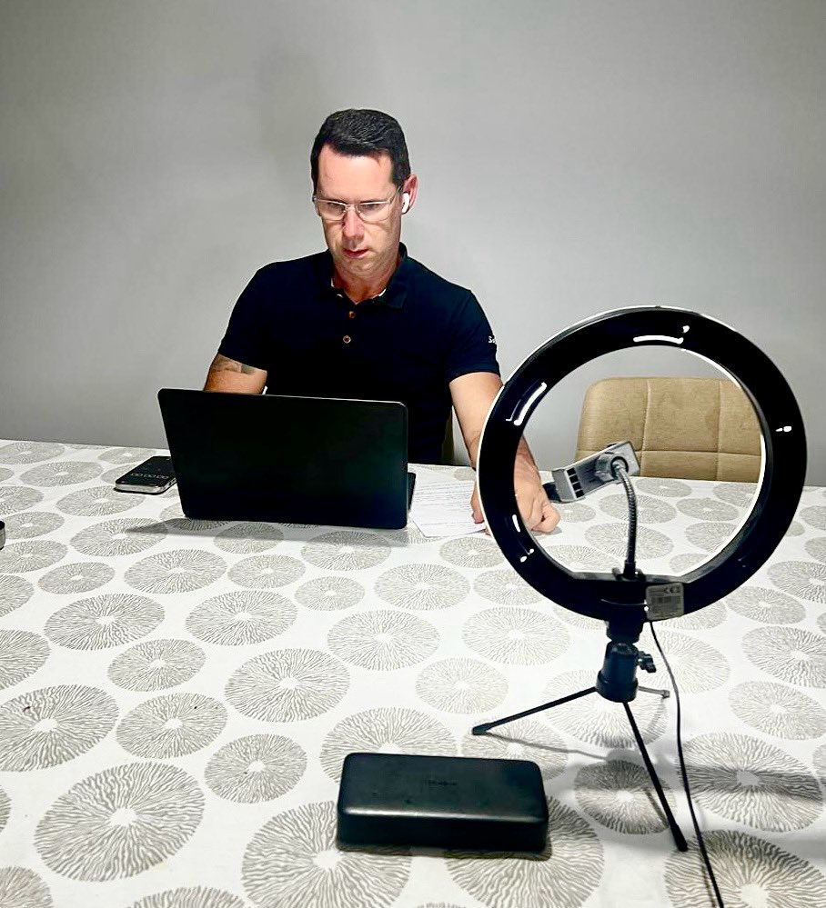 A coleta de dados epidemiológicos no futebol é peça-chave na prevenção de lesões. Grato ao meu amigo Vidal pela oportunidade,  a  CBF Academy e aos alunos do curso de Fisioterapia no Futebol pela oportunidade de abordar esse tema tão essencial.