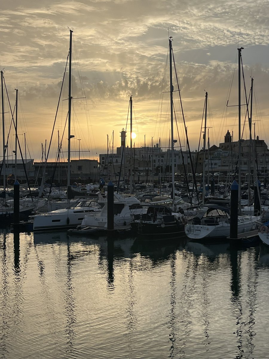 Victor Merón tweet media