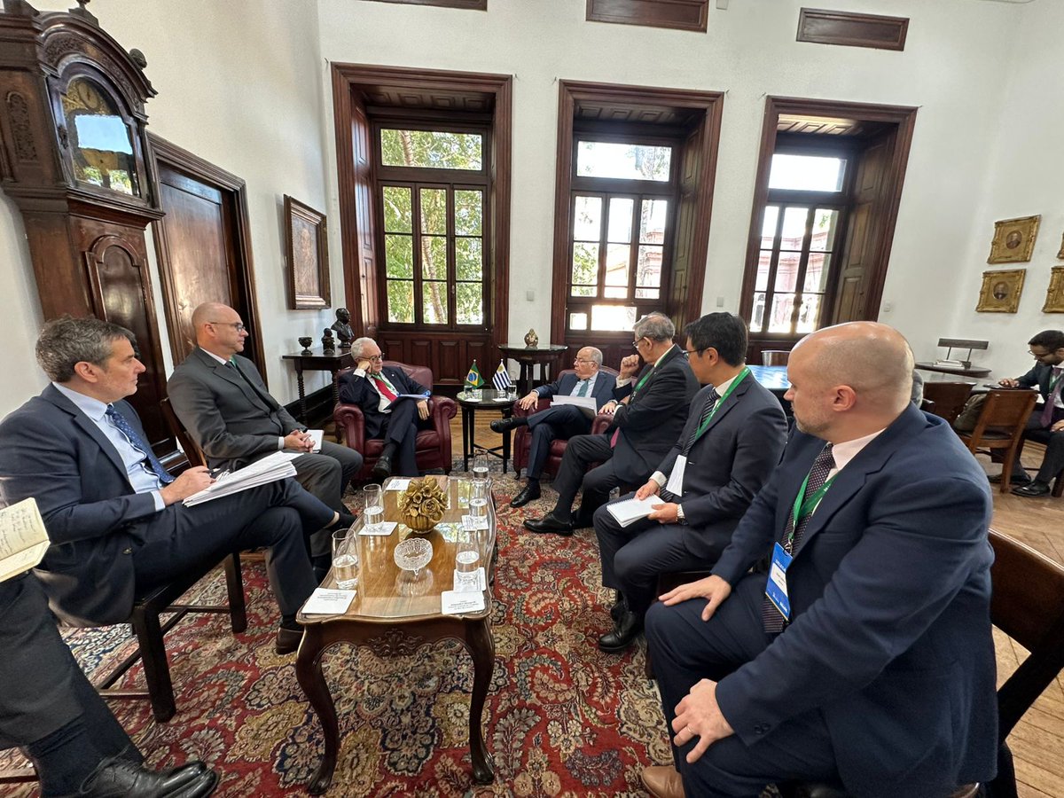 CancilleriaUy's tweet photo. Se firmó el acuerdo entre el @MERCOSUR y la @EFTAsecretariat 👇🏽
 https://t.co/aMDt1h8EhK https://t.co/twEbxeDnYk
