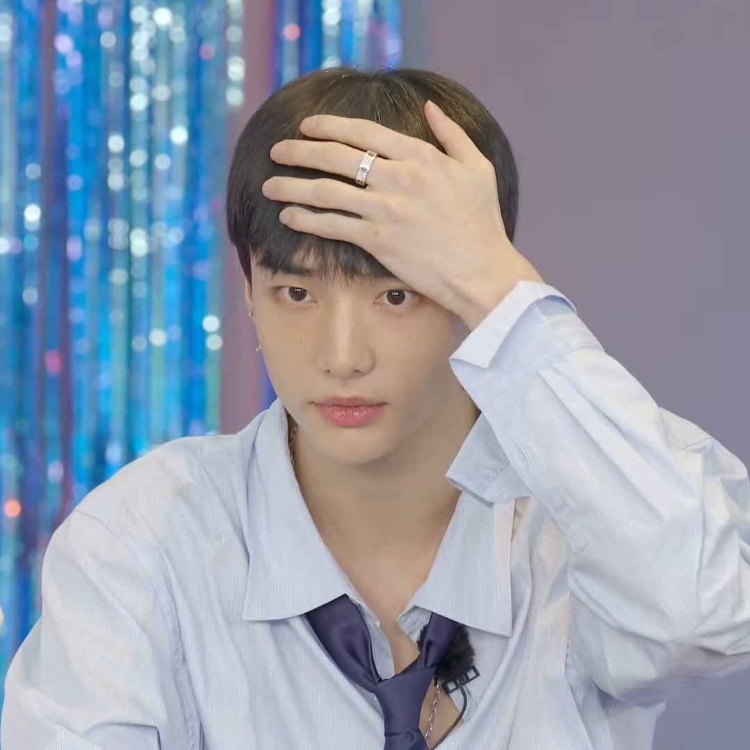 hyunieversace's tweet photo. that's literally him https://t.co/GzebPKrQai