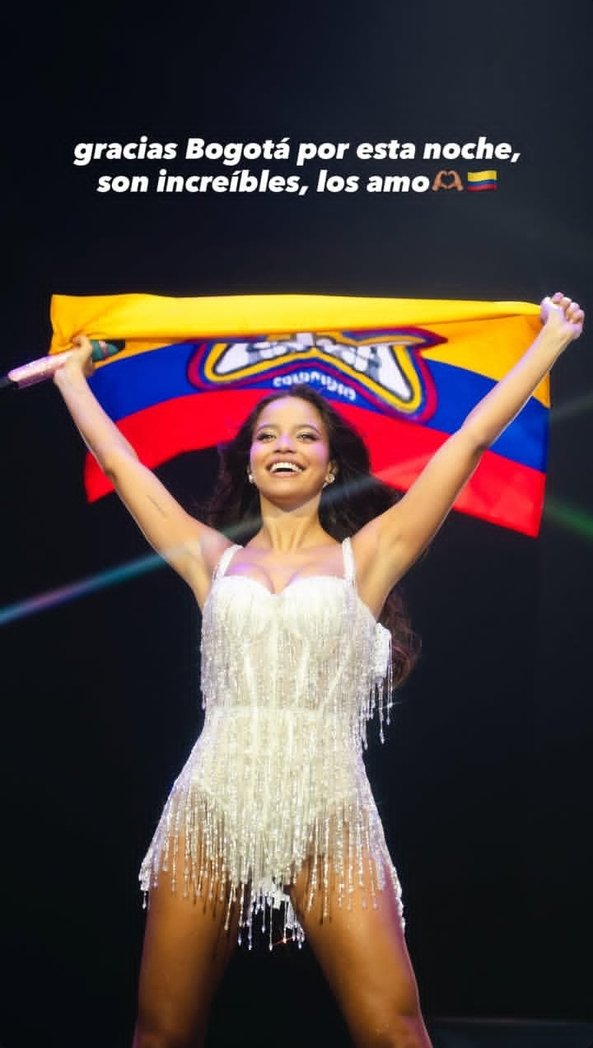 Colombia tuvo el privilegio de ser parte del #EmiliaTour 💜
Ver a Emi brillar en nuestro país fue un total privilegio y un sueño cumplido, estamos profundamente agradecidxs por eso 🥹

Te amamos, Emi. Aquí siempre tendrás un público que te espera con todo el amor del mundo 🇨🇴❤️‍🩹