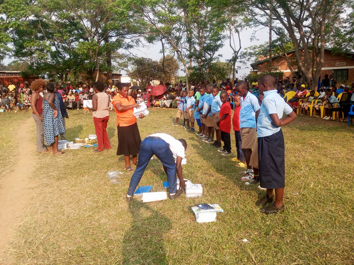 GashoraYouthCouncil (@gashoranyc) on Twitter photo Uyu munsi mu murenge wa #Gashora urubyiruko dufatanyije n'ubuyobozi twakoze ibikorwa bitandukanye birimo: Gutanga ibikoresho by'isuku muri ECD , Gutanga ibikoresho by'ishuri ku Bana baturuka mu miryango itishoboye, koroza umuturage Inka n'ibindi.
<a href="/BugeseraDistr/">Bugesera District</a>
<a href="/bugeserayouth/">๐๐๐ด๐ฒ๐๐ฒ๐ฟ๐ฎ ๐ฌ๐ผ๐๐๐ต ๐๐ผ๐๐ป๐ฐ๐ถ๐น</a> Uyu munsi mu murenge wa #Gashora urubyiruko dufatanyije n'ubuyobozi twakoze ibikorwa bitandukanye birimo: Gutanga ibikoresho by'isuku muri ECD , Gutanga ibikoresho by'ishuri ku Bana baturuka mu miryango itishoboye, koroza umuturage Inka n'ibindi.
<a href="/BugeseraDistr/">Bugesera District</a>
<a href="/bugeserayouth/">๐๐๐ด๐ฒ๐๐ฒ๐ฟ๐ฎ ๐ฌ๐ผ๐๐๐ต ๐๐ผ๐๐ป๐ฐ๐ถ๐น</a>