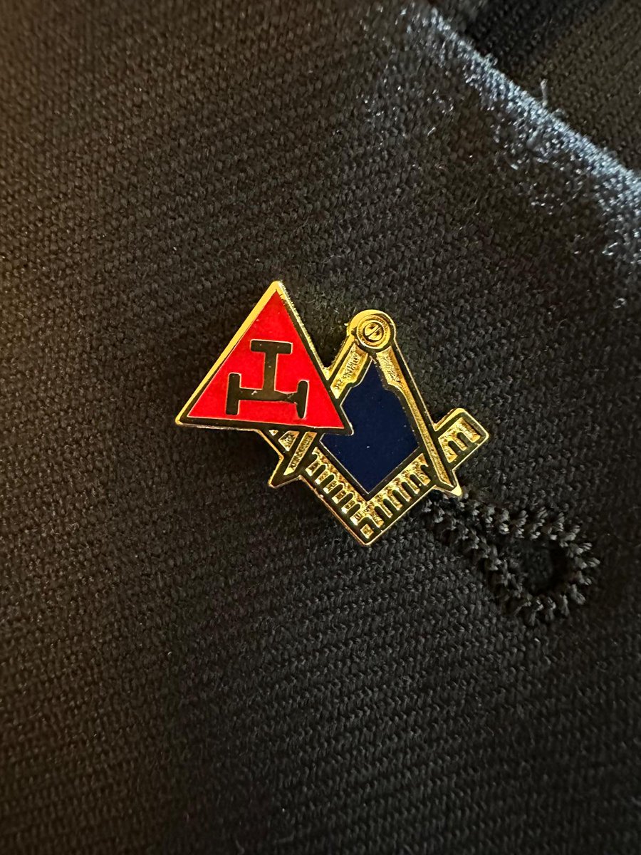 🟦🟥 New “Building Together” lapel pin!
Proudly show Craft &amp; Royal Arch membership. Get yours from your APGP or at ProvGL 1st Oct.

Already a Freemason? Ask your Lodge RA Rep to learn more 🗣️👂
#ChapterTuesday