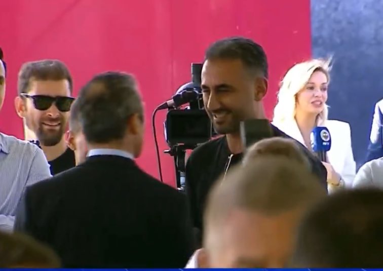 4 gün sonra Galatasaray ile maçı olan Eyüpspor teknik direktörü Selçuk Şahin’in Ali Koç ile samimi görüntülerini satılık medya konuşmaz.