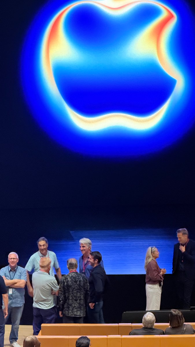 Heute live für Computer Bild in Cupertino - bin gespannt, wie das iPhone 17 Air (wenn es kommt) wirklich sein wird. Wie dünn wird der Akku? Wie gut ist das mit dem Kamerablock gelöst? Persönlich freue ich mich über stärkere Akkus im 17 Pro Max und bessere Kühlung. #AppleEvent