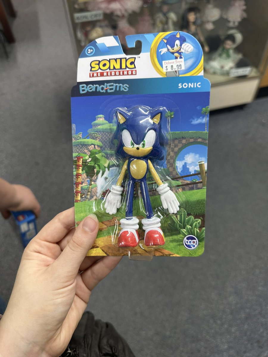 spookiepie_'s tweet image. I found this stupid thing in a store the other day and was in tears when I rotated it. My boy has been smooshed. 
#SpookiePie #SonicTheHedgehog #Sonic