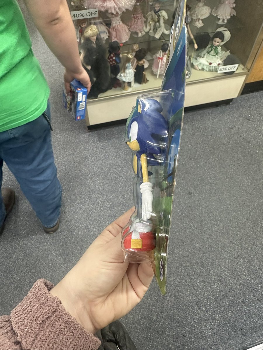 spookiepie_'s tweet image. I found this stupid thing in a store the other day and was in tears when I rotated it. My boy has been smooshed. 
#SpookiePie #SonicTheHedgehog #Sonic