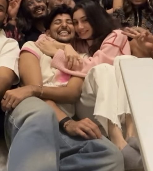 the way she wrapped him in her arms 🥹💘🥹💘🥹💘🥹💘