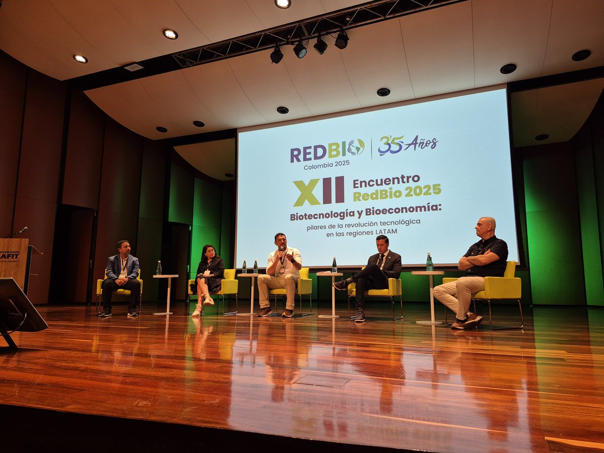 #RedBioColombia2025 comenzó y nuestro comité científico hizo presencia en el panel: Edición de genomas - Ciencia, regulación y futuro en Latam

Un espacio en donde se dialoga sobre las diferentes tecnologías de mejoramiento de cultivos, el camino y avance de su regulación y la