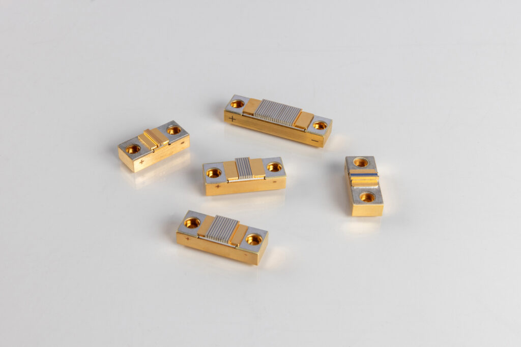 CEOLaser's tweet image. Summer may be ending, but CEO’s G Package laser diode arrays deliver reliable performance all year.

Up to 5.2 kW QCW output | 26 bars | 780–980 nm.

Built for stability &amp;amp; integration.

Learn more: bit.ly/4lenEGm 

#LaserTech #Photonics #OEMLasers