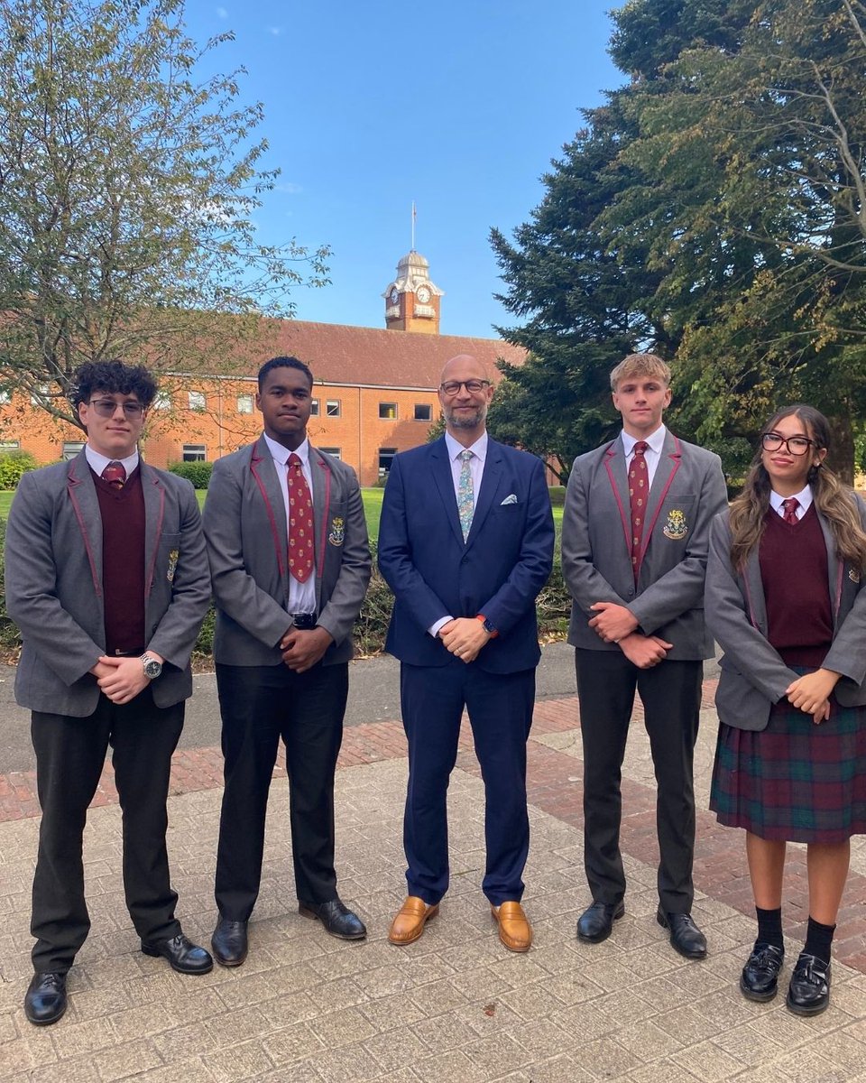 DOYRMS's tweet image. Meet our Top 4 Senior Prefects: Rares, Iliesa, Edgar and Cordelia. They introduced our six core values in assembly: Courage, Respect, Integrity, Commitment, Loyalty, Self-Discipline. Qualities our students live by every day. 

#SeniorPrefects #SchoolValues #WeAreDukies