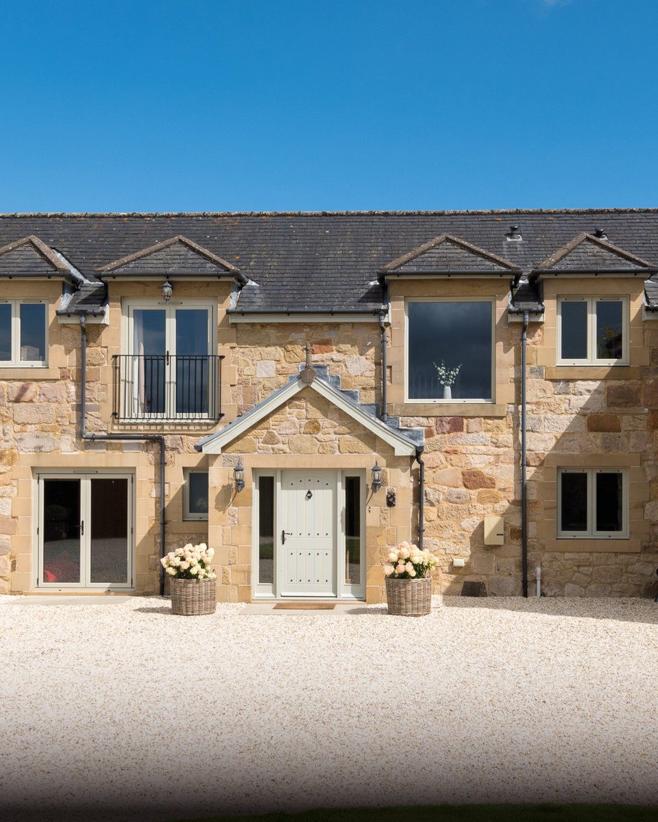 Originbifolds's tweet image. Light, space, and timeless design — the heart of a home transformed. 🌿

With each reveal, more of Marie Storrie’s incredible property comes into view…Can you picture the final piece?

🛠️Installed by our premium partners @ekcolifestyle

#OriginWindows #OriginDoors…