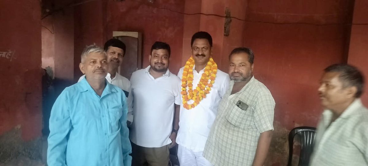 AnujSingh_BJP's tweet image. 2)
के साथ बैठक किया और उनसे बिहार में होने वाले चुनाव में सहयोग करने के लिये अपील किया। जिसमे मुख्य अतिथि के रूप में BJP Bihar प्रदेश के उपाध्यक्षा बहन अमृता भूषण राठौर जी उपस्थित रहे। 

अनुज सिंह 
ज़िला अध्यक्ष 
भाजपा केशवपुरम पूर्वांचल मोर्चा , दिल्ली प्रदेश।