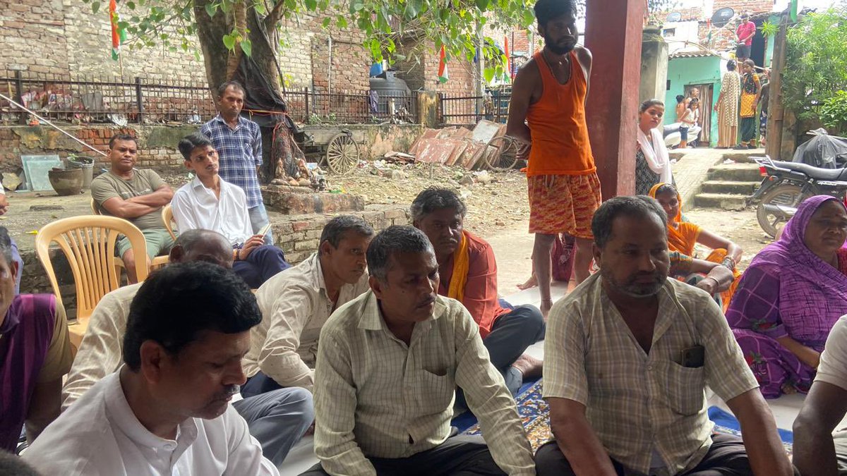 AnujSingh_BJP's tweet image. 2)
के साथ बैठक किया और उनसे बिहार में होने वाले चुनाव में सहयोग करने के लिये अपील किया। जिसमे मुख्य अतिथि के रूप में BJP Bihar प्रदेश के उपाध्यक्षा बहन अमृता भूषण राठौर जी उपस्थित रहे। 

अनुज सिंह 
ज़िला अध्यक्ष 
भाजपा केशवपुरम पूर्वांचल मोर्चा , दिल्ली प्रदेश।