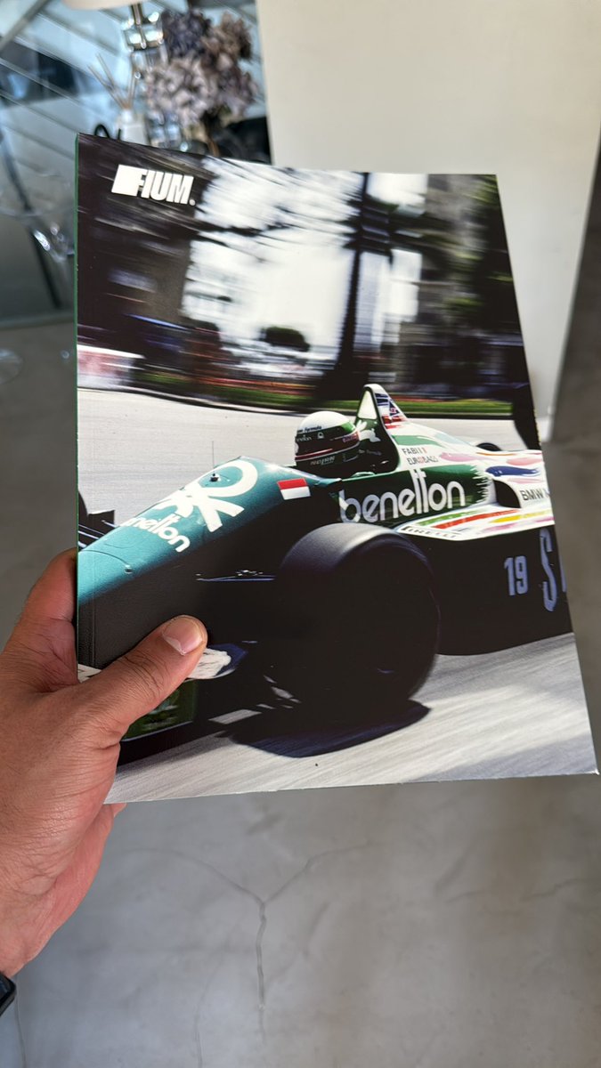 Me ha llegado el número 2 de <a href="/revistafium/">Fium</a>. Enhorabuena, <a href="/victorabadf1/">Víctor Abad</a>. Menudo currazo.