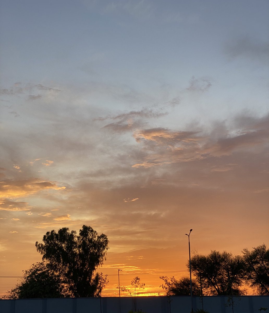 Sunsets are so ethereal 😭🤍