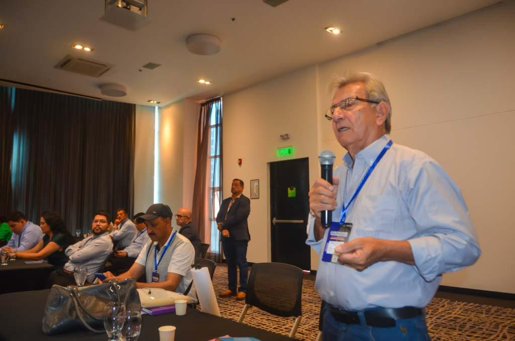 Fogacoop's tweet photo. 🟠 Hoy en la apertura de la capacitación regional 2025 ofrecida por Fogacoop en la “ciudad bonita” Bucaramanga “Conectando capacidades y generando conocimiento”, se hace énfasis en el importante papel que desempeñan Fogacoop y sus cooperativas inscritas, considerando que son 4 millones de colombianos los que están protegidos por el Seguro de Depósitos, pudiendo hacer realidad sus sueños y proyectos de vida.

Se destaca además que la gran mayoría de los cargos directivos en las cooperativas son desempeñados por mujeres y que la economía plateada empieza a tener una gran relevancia en el sector. Asimismo, se hace referencia a que Fogacoop se ha convertido en un referente a nivel mundial como asegurador de depósitos, acogiéndose a las mejores prácticas y altos estándares internacionales.

🗣️En esencia, “Fogacoop busca más solidez para las cooperativas, más seguridad para los ahorradores, mayor inclusión financiera y más sostenibilidad para el país”, resalta la directora de la entidad, María Elena Grueso Rodríguez.

#Fogacoop #CapacitacionesRegionales2025 #Bucaramanga #SectorCooperativo