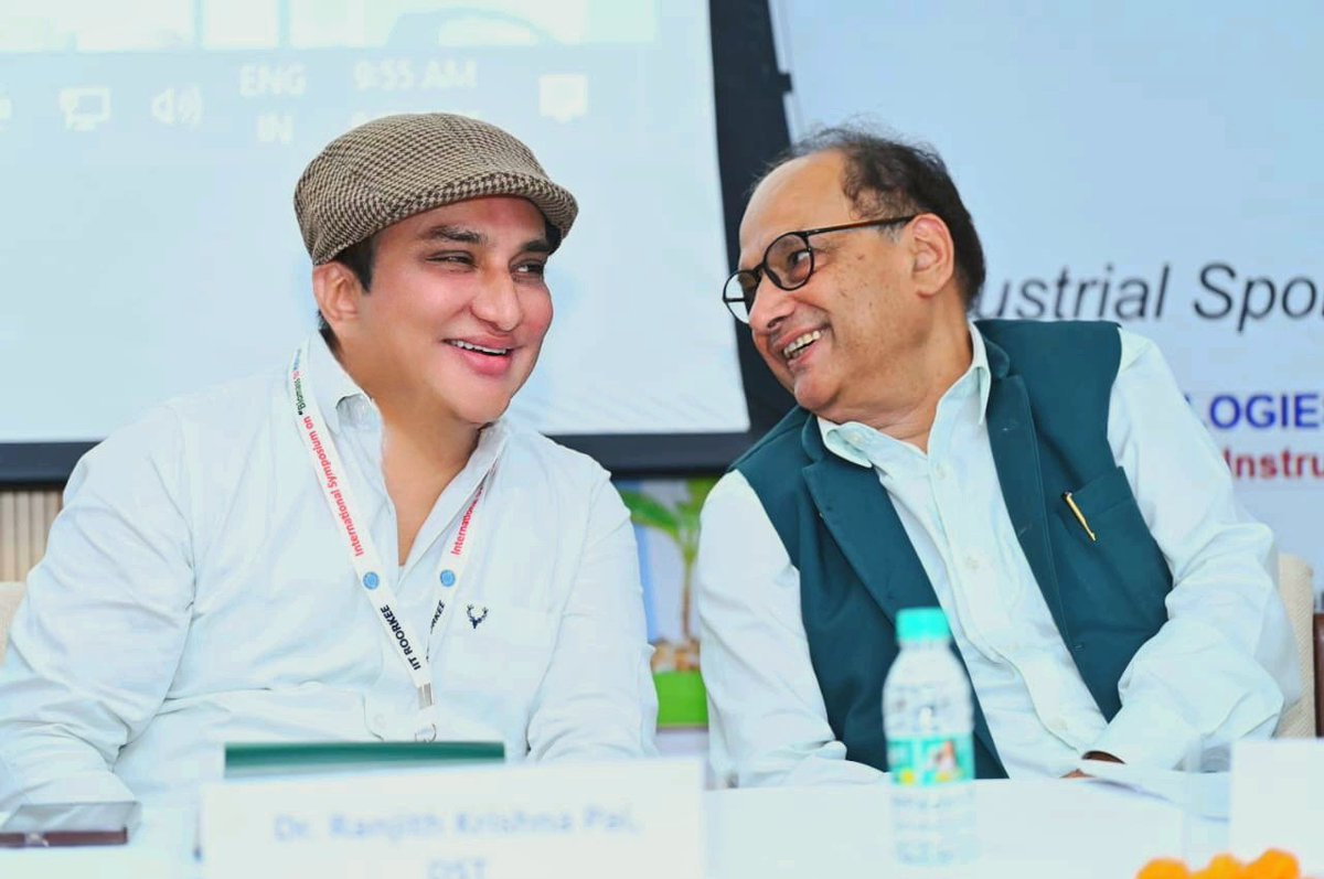 When science meets vision! Igniting conversations for a greener India. What future will they inspire?   Smiles and synergy at ISB2H-2025! Myself as Chief Guest, alongside Prof. Kamal Kishore Pant, Director IIT Roorkee is at the forefront of India's Biomass to Hydrogen revolution.