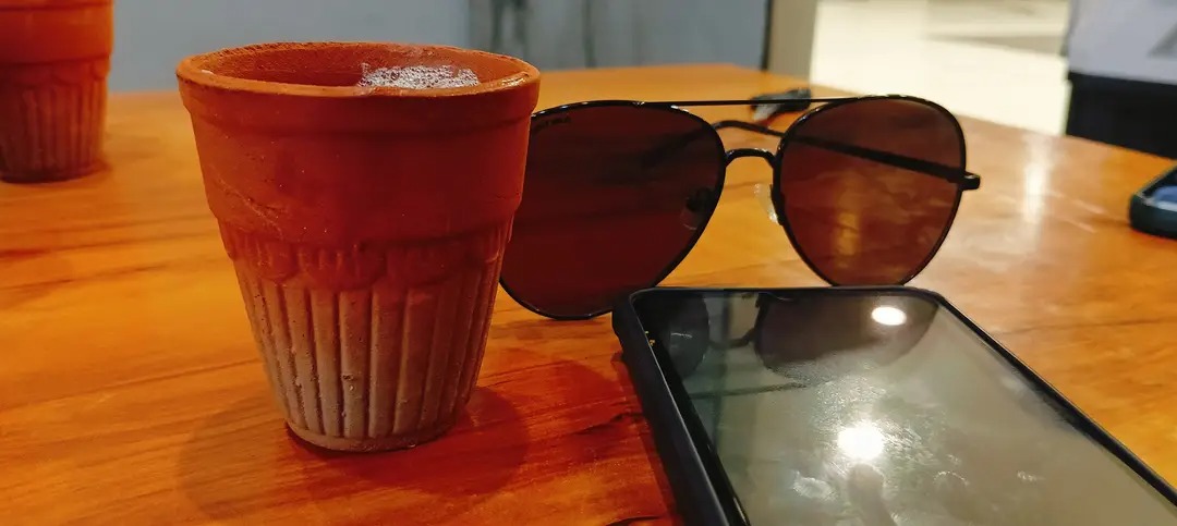 महज बात करना इश्क नहीं है
मुख्तलिफ है थोड़ा इश्क में राय हमारी
मुकद्दर में था ही नहीं हमारे वरना
तुम बनाती सुबह की पहली चाय हमारी