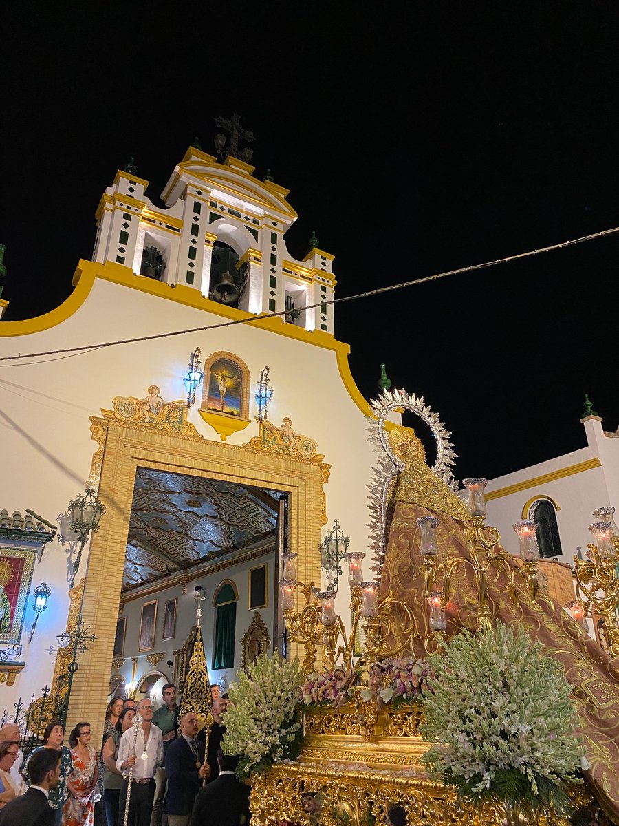 En la noche de ayer, nuestra Junta de Gobierno hizo representación en la puerta de la Capilla ante la Stma. Virgen de los Dolores en su Soledad.

#veracruzalbaida