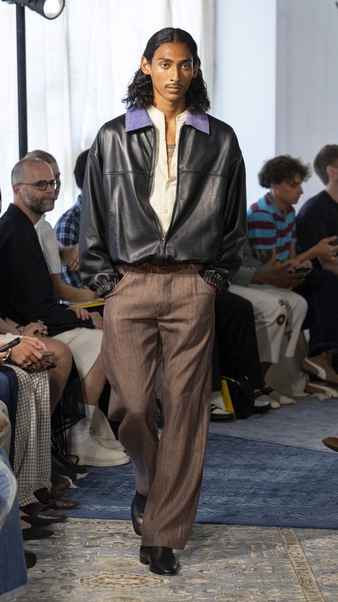 Check out this article: Kartik Kumra SS26 — How to Make it in India : manifeste instinctif d’une mode artisanale, libre et profondément humaine - luxsure.fr/2025/09/09/kar…