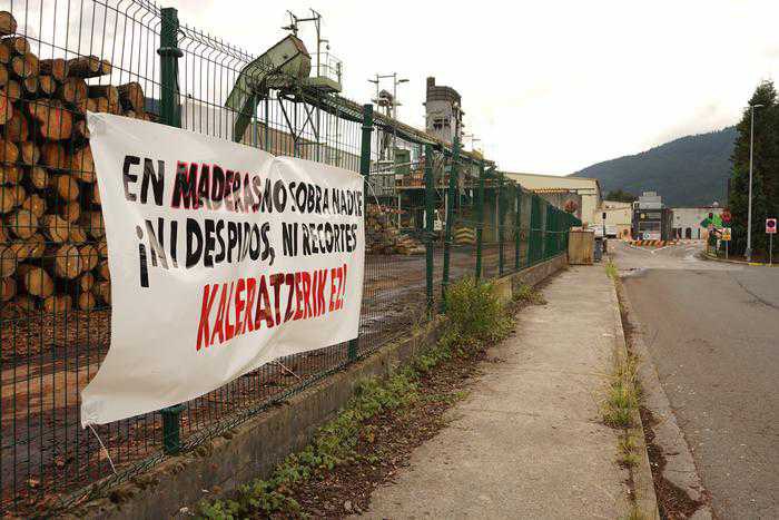 ehbildulaudio's tweet image. Laudioko EHB Mahai Politikoak, Maderasen egoeraren aurrean,elkartasuna adierazi nahi die langileei.Deialdiekin bat egiten dugu eta herri osoari deia zabaltzen diogu bertaratzeko.Kezka handia dugu egoerarekin. Egungo industria ereduak ez duela balio gure eskualdea suspertzeko .