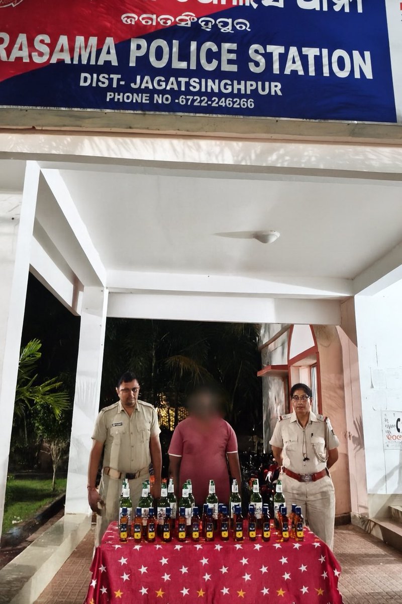 jspurpolice's tweet image. 🚔 Erasama Police Team detected 2 Excise cases.

1️⃣ Accused: Dillip Kumar Maity, Vill-Ramatara.
🔹 Seizure: 20 Ltrs 040 ml liquor.

2️⃣ Accused: Krushna Chandra Sethy, Vill-Ramatara.
🔹 Seizure: 11 Ltrs 400 ml liquor.

Further legal action is being initiated. #ExciseEnforcement