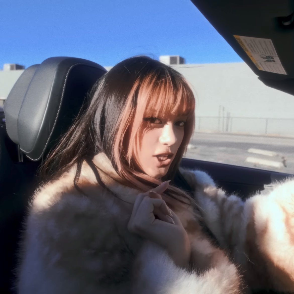 KATSEYEBASE's tweet image. KATSEYE’s Megan in the official visualizer for M.I.A.