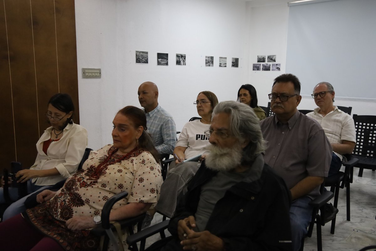 Más imágenes de conferencia dictada por Alexandra Mulino este jueves 4 de septiembre de 2025, a propósito del centenario de "La verdadera situación de Venezuela", de Gustavo Machado y Salvador de la Plaza, primer libro marxista de autores venezolanos. 
📷Rome Arrieche
1/2