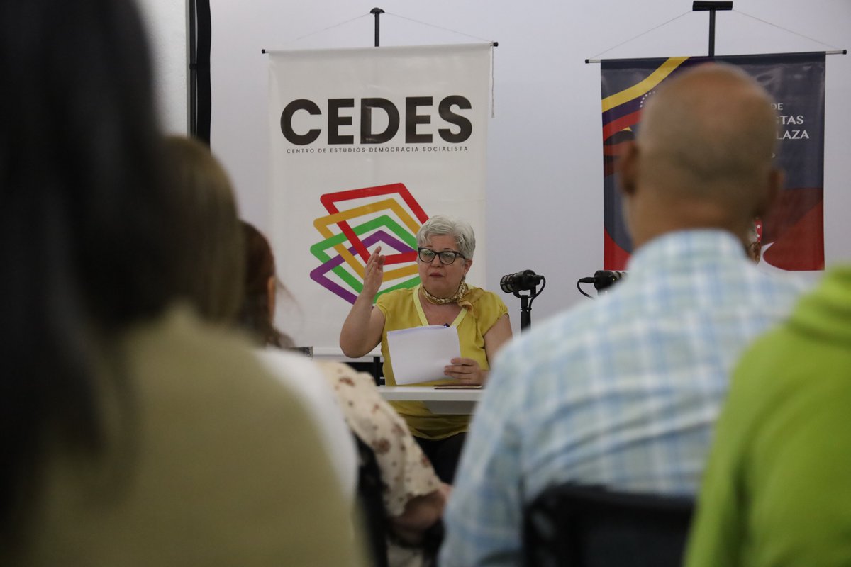 Más imágenes de conferencia dictada por Alexandra Mulino este jueves 4 de septiembre de 2025, a propósito del centenario de "La verdadera situación de Venezuela", de Gustavo Machado y Salvador de la Plaza, primer libro marxista de autores venezolanos.
📷Rome Arrieche
2/2