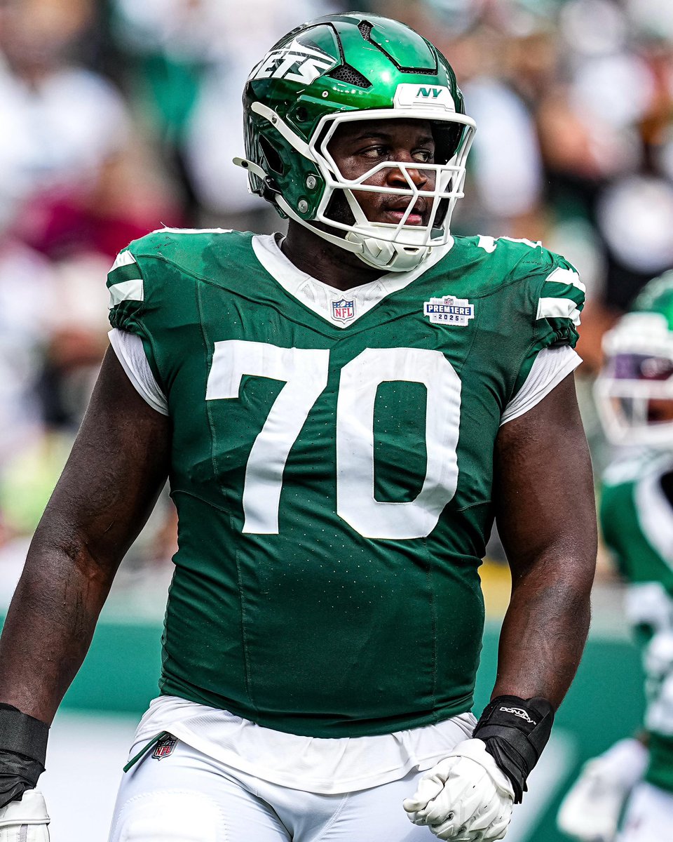 Schultz_Report's tweet image. We didn’t hear Armand Membou’s name much on Sunday — and that’s a good thing.

The #Jets’ top-10 pick held his own against TJ Watt, allowing zero pressures on 26 pass-blocking snaps. Impressive poise, athleticism and strength.

Between him (21 yrs old) and Olu Fashanu (22), the…