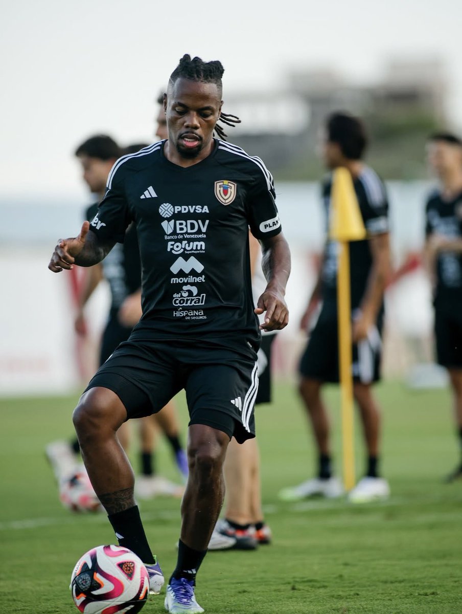 AmericadeCali's tweet image. 📰 𝗡𝘂𝗲𝘀𝘁𝗿𝗼𝘀 𝗘𝘀𝗰𝗮𝗿𝗹𝗮𝘁𝗮𝘀 𝗲𝗻 𝗲𝘀𝘁𝗮 𝗳𝗲𝗰𝗵𝗮 𝗙𝗜𝗙𝗔: 👹

🇵🇪 Luis Ramos, convocado para el compromiso de hoy 🆚 Paraguay

🇻🇪 Jhon Murillo, convocado para el partido de hoy 🆚 Colombia 

🇲🇾 Rodrigo Holgado fue titular ayer en el triunfo 🆚 Palestina