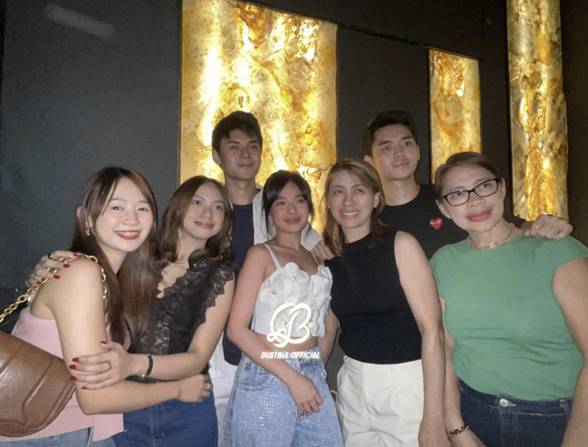 dusbiofc's tweet photo. 𝐃𝐔𝐒𝐓𝐁𝐈𝐀 𝐖𝐈𝐓𝐇 𝐋𝐀 𝐅𝐀𝐌𝐈𝐋𝐈𝐀!

Just as always, La Familia was present to demonstrate their full support and love for Dustin and Bianca’s first official project. Their presence at the exclusive premiere was not just a simple representation of their appreciation— it was a testament that they are with us as we navigate this wonderful journey.

And while Bianca’s family couldn’t make it due to prior commitments, we know that their support and appreciation will never waver. They are with us, cheering and praying for the success of this project.

Just like DustBia, 𝘁𝗵𝗲𝗶𝗿 𝗳𝗮𝗺𝗶𝗹𝗶𝗲𝘀 𝘀𝗲𝗲, 𝗮𝗽𝗽𝗿𝗲𝗰𝗶𝗮𝘁𝗲, 𝗮𝗻𝗱 𝘃𝗮𝗹𝘂𝗲 𝘂𝘀, 𝗖𝗵𝗲𝗳𝗳𝗶𝗲𝘀. And that’s what truly matters. 💛

DUSTBIA KINAKABAHAN PREMIERE
#LILYxDUSTBIA