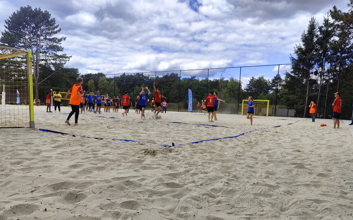 𝐎𝐟𝐟𝐢𝐜𝐢ë𝐥𝐞 𝐨𝐩𝐞𝐧𝐢𝐧𝐠 𝐛𝐞𝐚𝐜𝐡𝐜𝐨𝐮𝐫𝐭 𝐒𝐩𝐨𝐫𝐭𝐩𝐚𝐫𝐤 𝐃𝐞𝐧 𝐃𝐫𝐢𝐞𝐬!🏐🌞

2 velden voor beachvolleybal &amp; 1 voor beachhandbal. Dankzij adapters multifunctioneel inzetbaar!

 👉 valkenswaard24.nl/sport/artikel/…

#Beachvolleybal | #Beachhandbal | #SportInnovatie