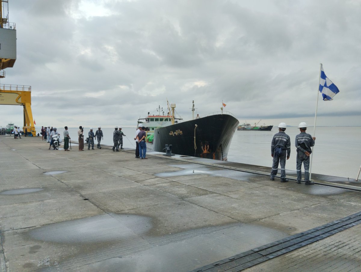 IPGLinMyanmar's tweet photo. 🚢 200th vessel milestone at #KMTTP
M.V. Shwe Paing Phyo berthed today at Sittwe Port (1,283 MT cargo).
In presence of Port Captain & IPGL Sittwe Team.
Operated by @India Ports Global Limited (IPGL)
#IndiaMyanmarFriendship 🇮🇳🤝🇲🇲
@shipmin_india
@MEAIndia
@IndiainMyanmar https://t.co/61kxemAtA6